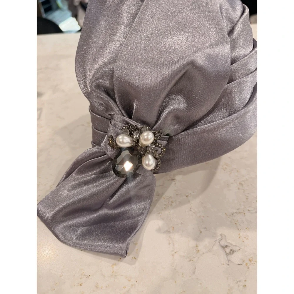 Vintage Silver Satin Pleated Turban Hat‎ Rhinestone Pearl Brooch Elegant Glamour